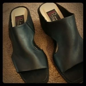 Ladies Peerage Black sandals,